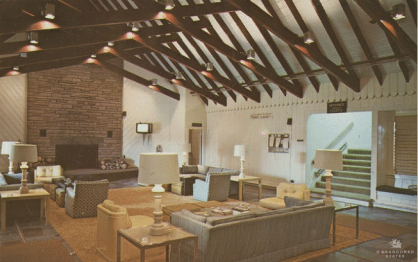 16 Haunting Pictures That Showcase How The Most Beautiful Places Can Change After Being Abandoned