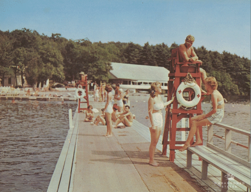 16 Haunting Pictures That Showcase How The Most Beautiful Places Can Change After Being Abandoned