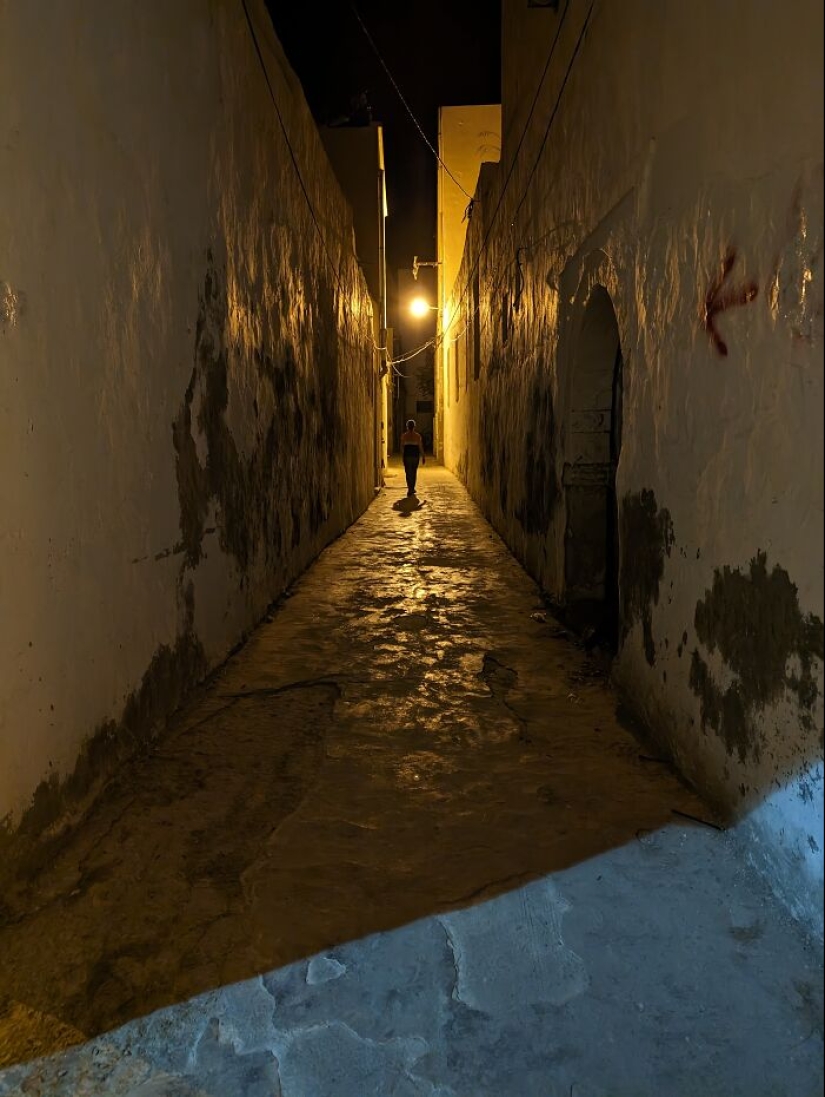 16 Smartphone Shots Documenting Life On The Streets Of Tunisia By This Photographer