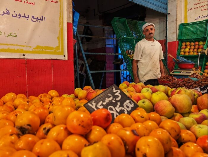 16 Smartphone Shots Documenting Life On The Streets Of Tunisia By This Photographer