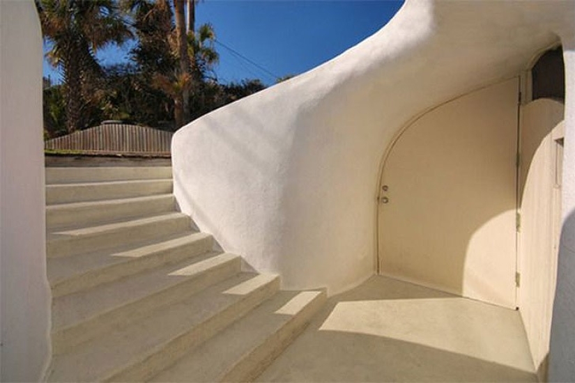 17 cleverly camouflaged buildings that play hide-and-seek