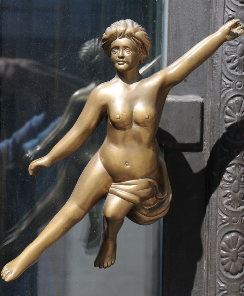 17 Fantastic Doorknobs That Invite You In