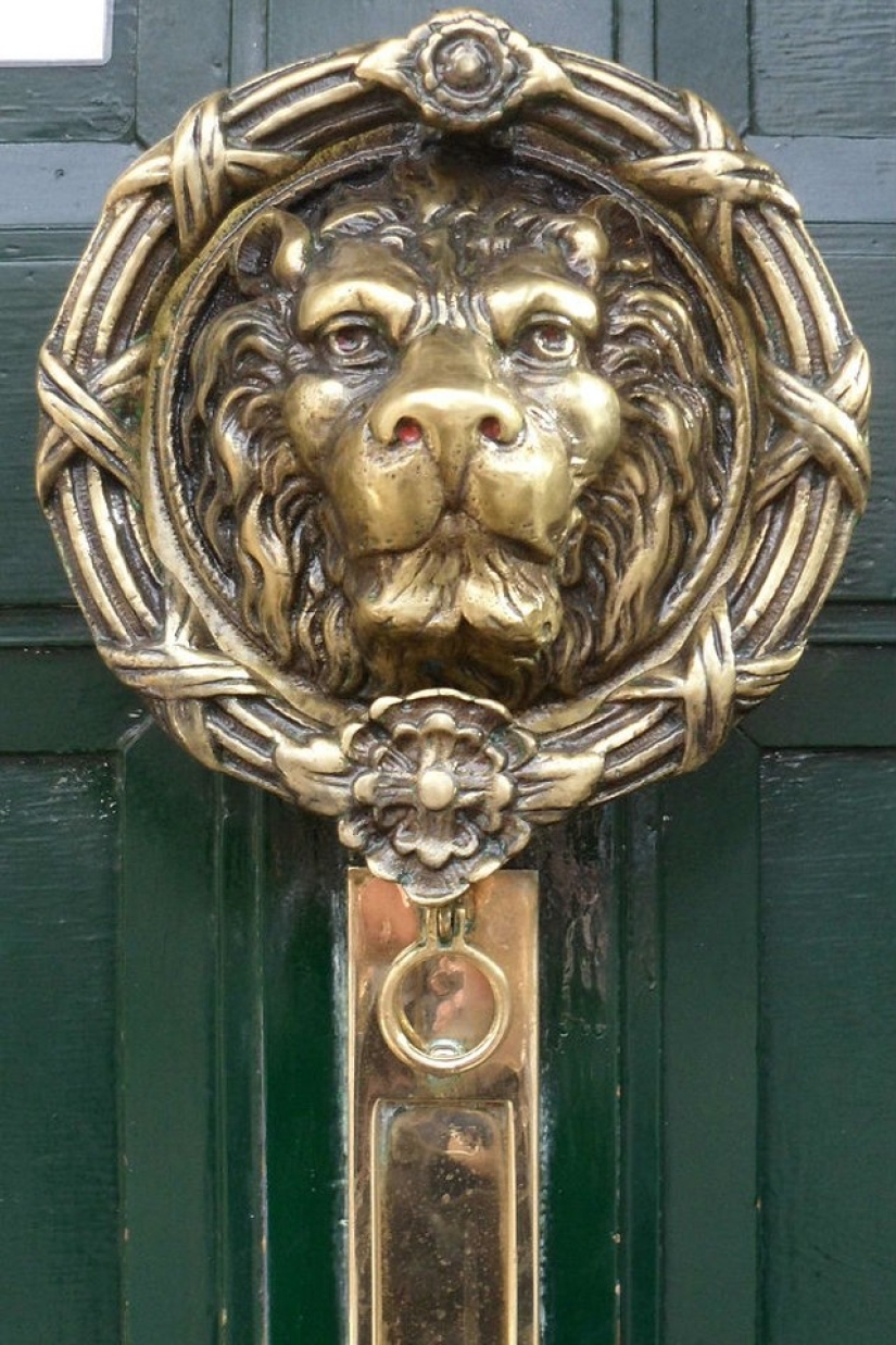 17 Fantastic Doorknobs That Invite You In