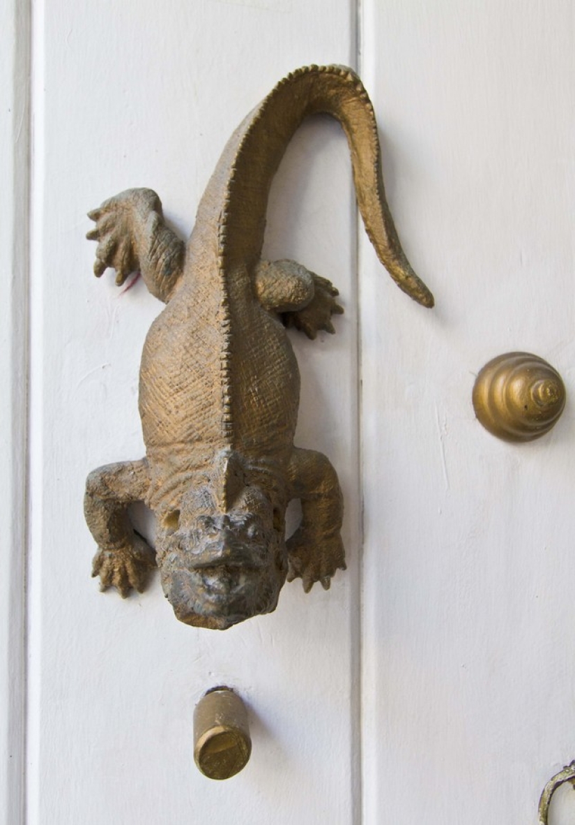 17 Fantastic Doorknobs That Invite You In
