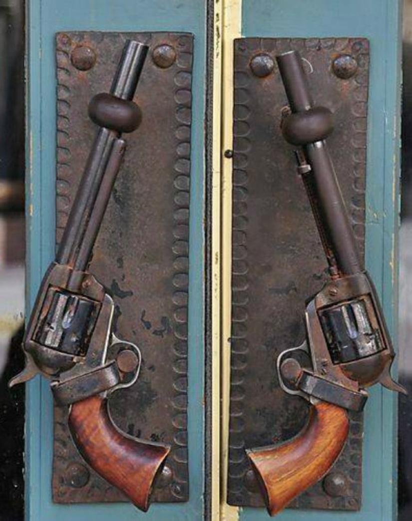 17 Fantastic Doorknobs That Invite You In