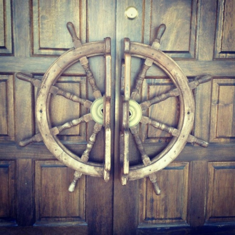 17 Fantastic Doorknobs That Invite You In