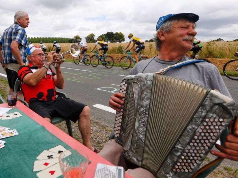17 fotos inexplicables de fanáticos del Tour de Francia. ¡Tienes que ver estos pimientos!