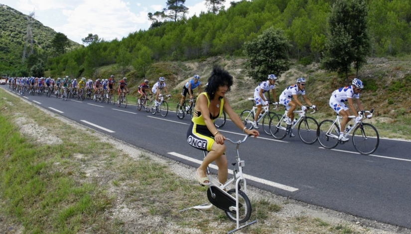 17 fotos inexplicables de fanáticos del Tour de Francia. ¡Tienes que ver estos pimientos!