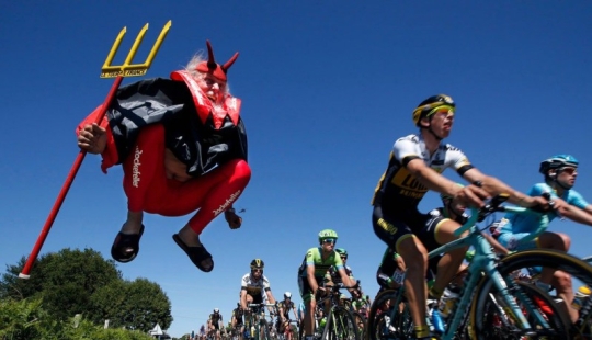 17 fotos inexplicables de fanáticos del Tour de Francia. ¡Tienes que ver estos pimientos!