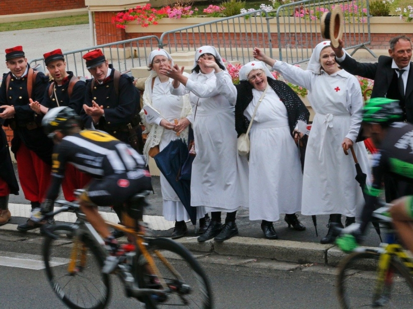 17 inexplicable photos of Tour de France fans. You must see these peppers!