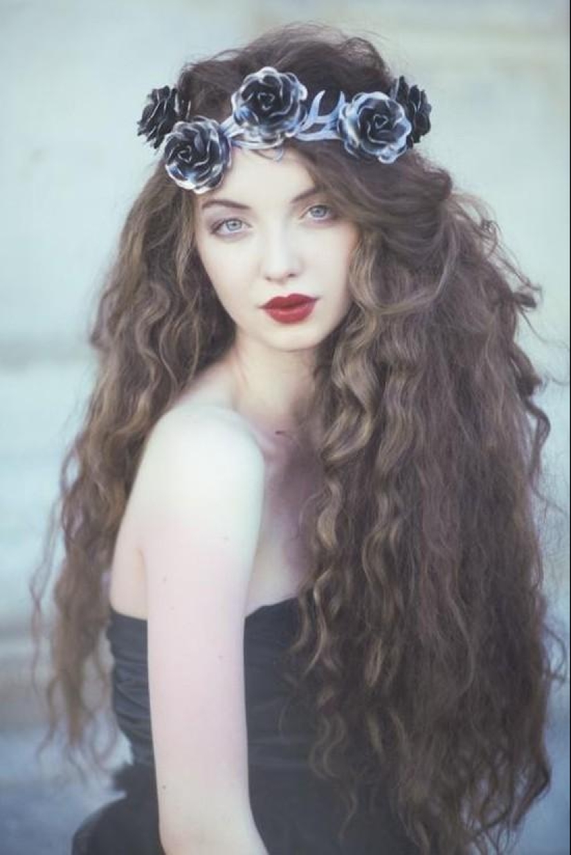20 amazing girls with flower wreaths 20 amazing girls with flower wreaths