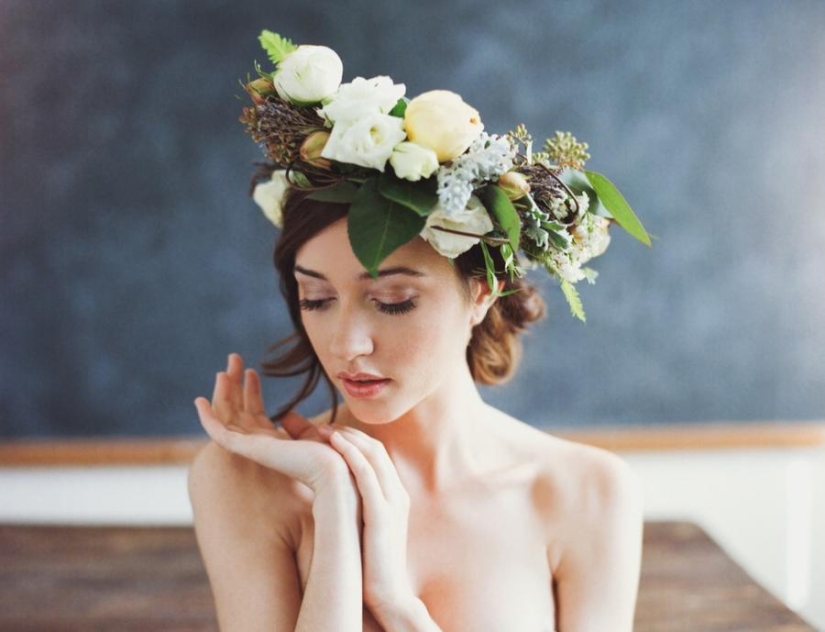 20 amazing girls with flower wreaths 20 amazing girls with flower wreaths