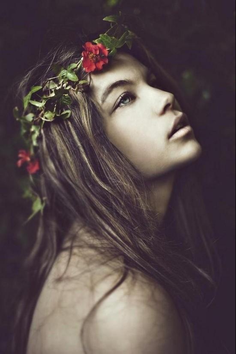 20 amazing girls with flower wreaths 20 amazing girls with flower wreaths