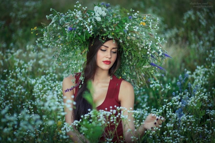 20 chicas increíbles con coronas de flores