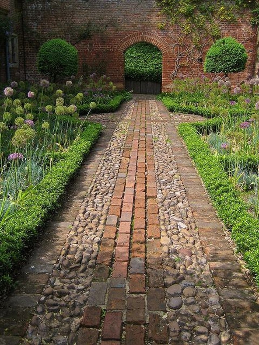 20 Great Garden Path Ideas 20 Great Garden Path Ideas