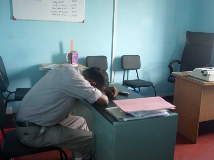 20 horrors that Facebook employees have to put up with