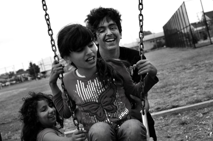 20 incredibly emotional shots from the life of an Iraqi family