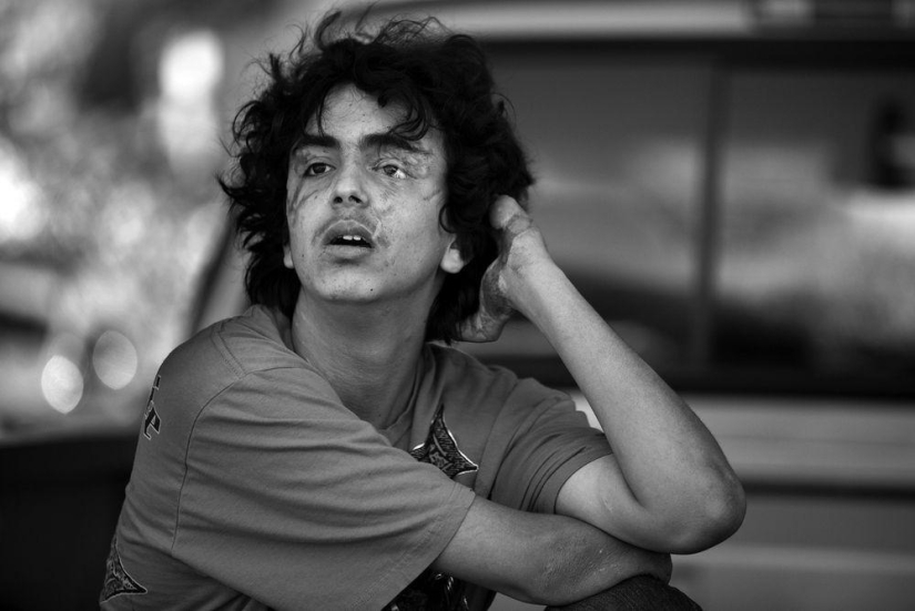 20 incredibly emotional shots from the life of an Iraqi family