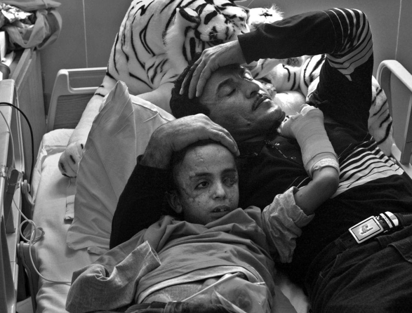 20 incredibly emotional shots from the life of an Iraqi family