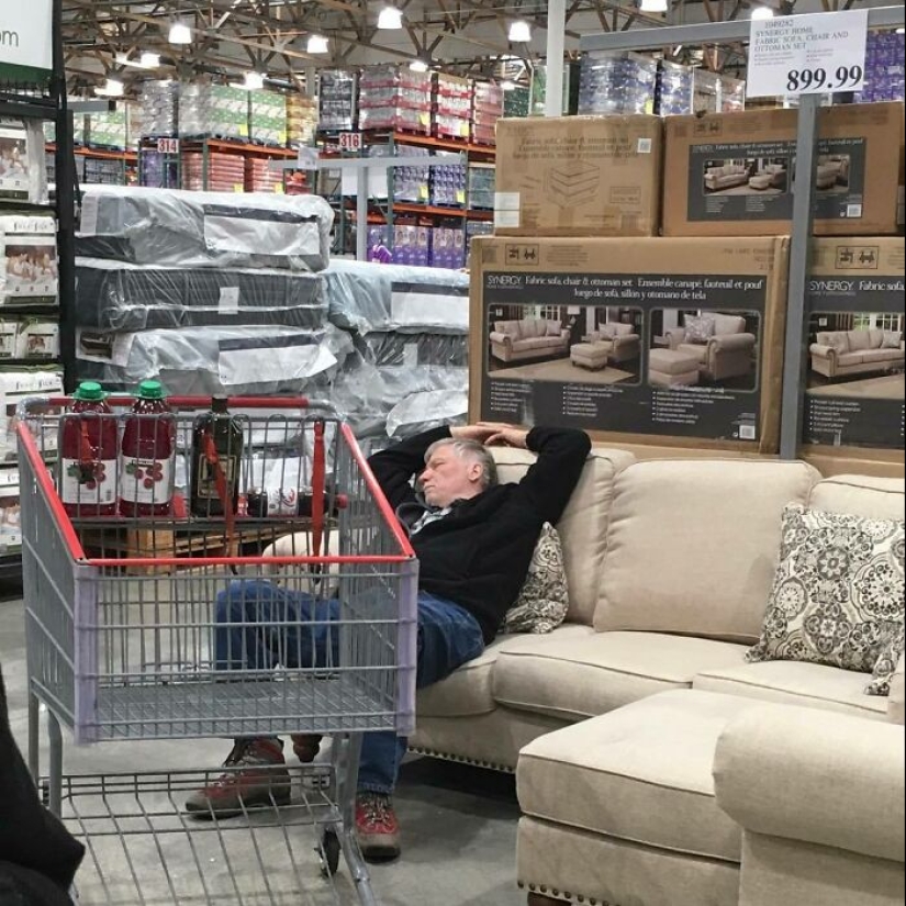 20 Times People Spotted Men Having A Miserable Time While Shopping And Just Had To Take A Pic
