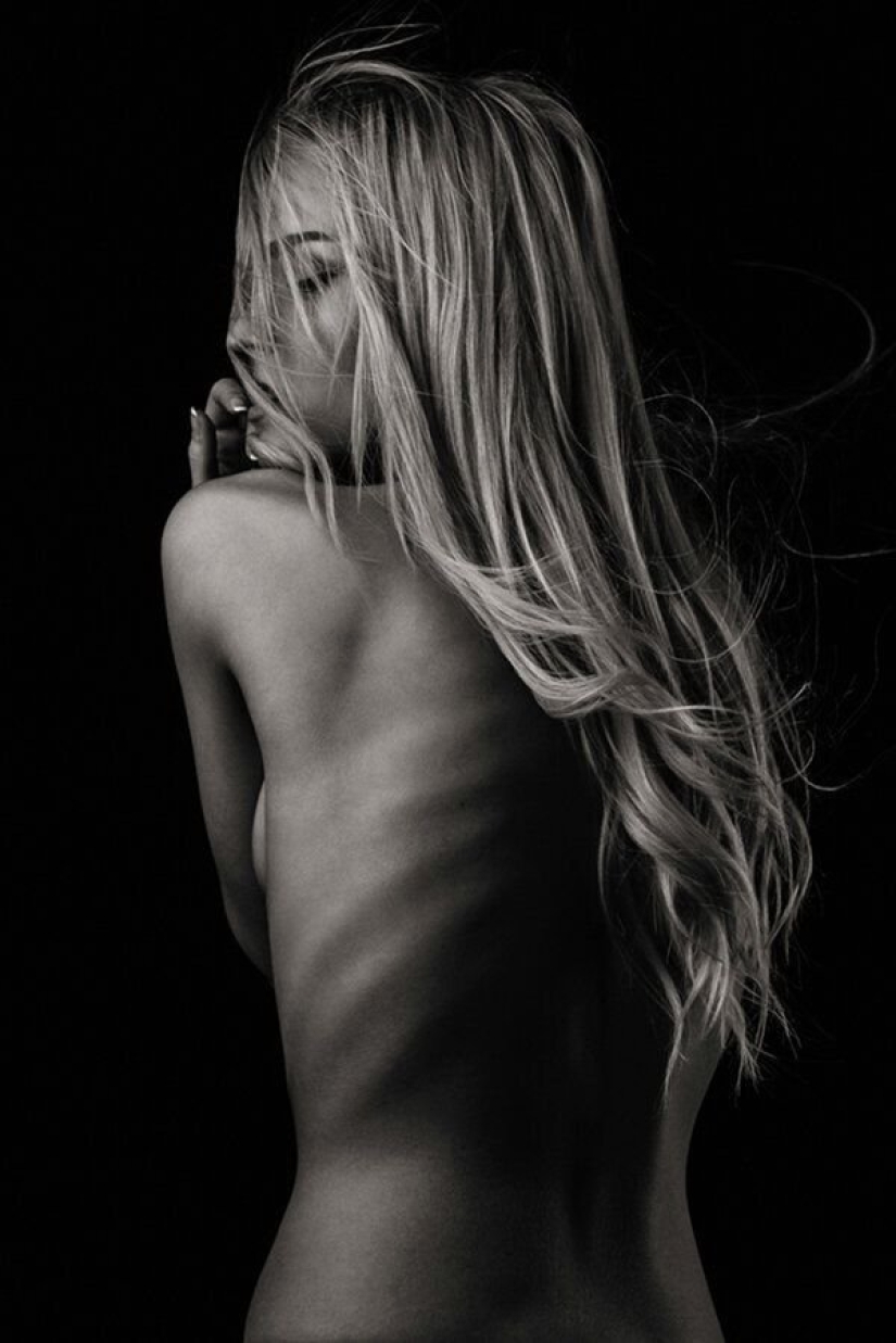 22 candid photos where there is no vulgarity - this is how the female body becomes art (16+)