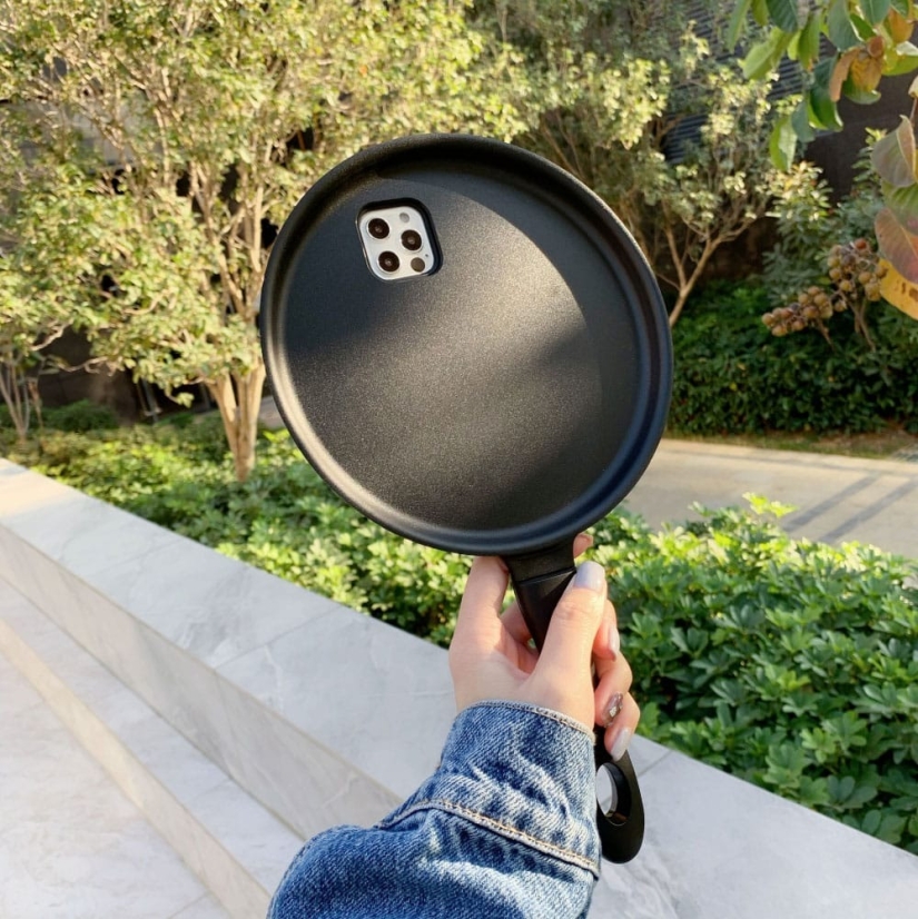 22 photos of unusual phone cases that attract the eye