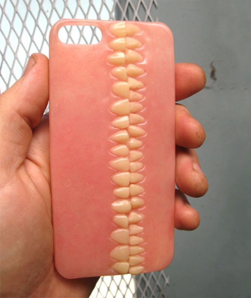 22 photos of unusual phone cases that attract the eye