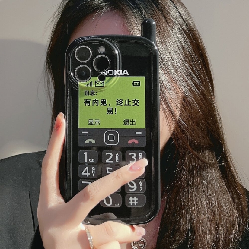 22 photos of unusual phone cases that attract the eye