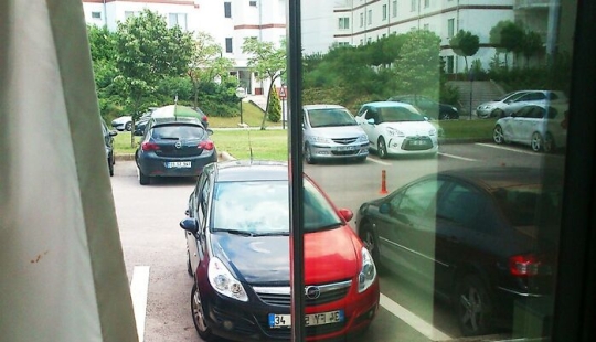 24 Times People Were So Surprised With How Perfectly Things Lined Up, They Just Had To Document It 24 Times People Were So Surprised With How Perfectly Things Lined Up, They Just Had To Document It