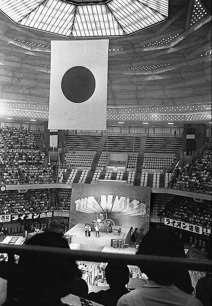 25 rare footage of The Beatles