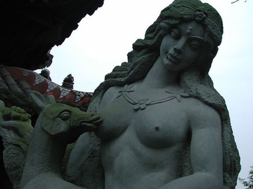 29 most disgusting and ridiculous statues from around the world