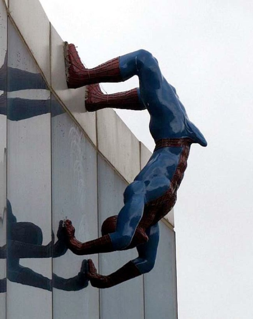 29 most disgusting and ridiculous statues from around the world