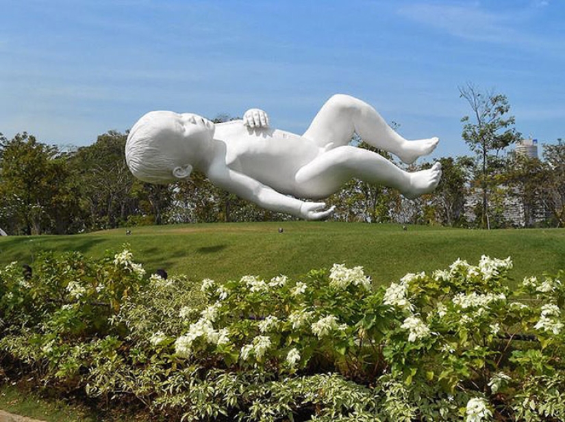 29 most disgusting and ridiculous statues from around the world