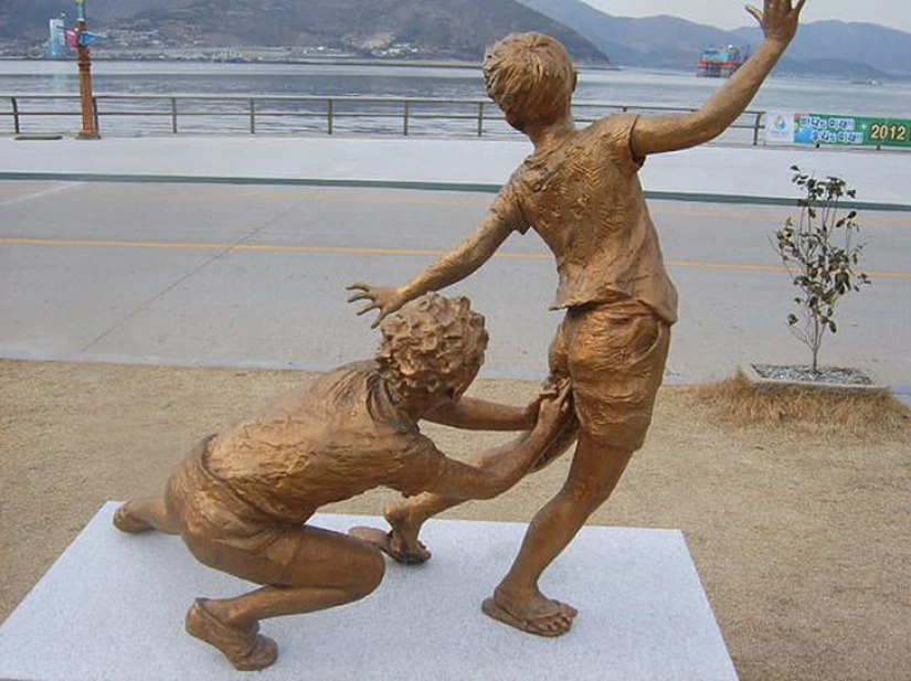 29 most disgusting and ridiculous statues from around the world