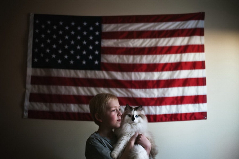 3 + 2. Children and cats photographed by Beth Mancuso
