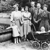 30 archival childhood photos of the British royal family
