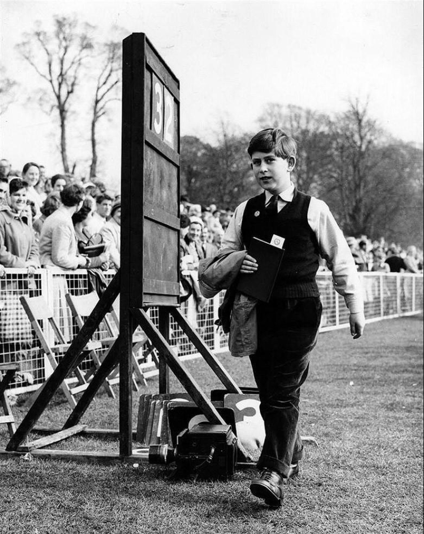 30 archival childhood photos of the British royal family