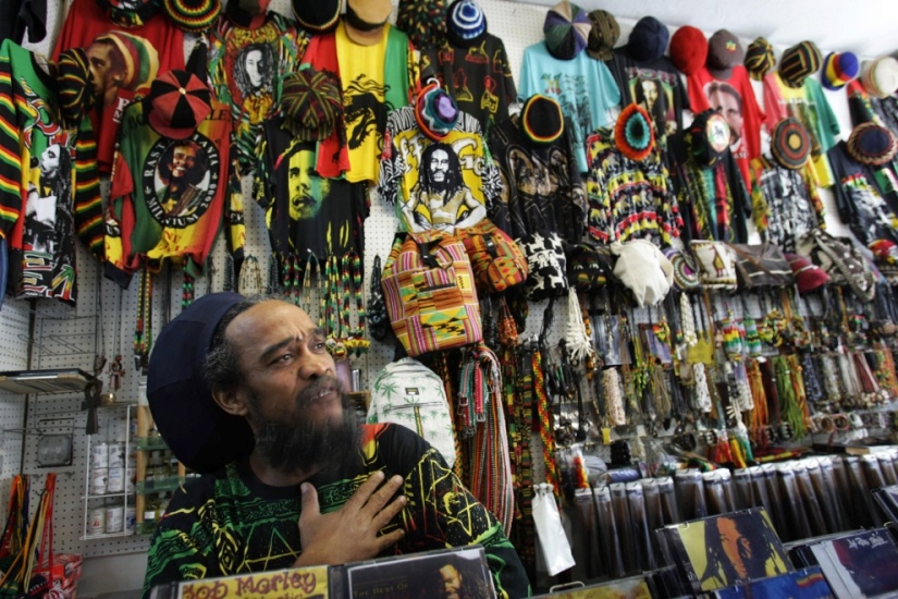 30 frames in memory of Bob Marley