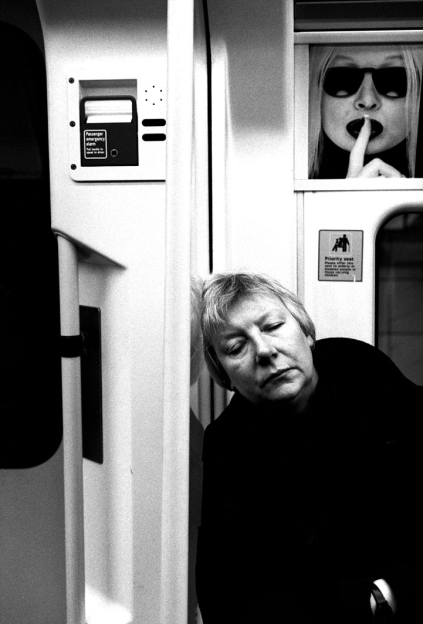 30 frames of street photography with a perfectly chosen moment