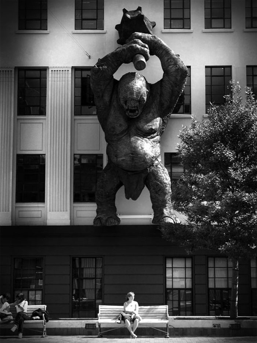 30 frames of street photography with a perfectly chosen moment