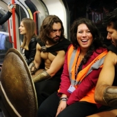 300 Spartans in the London Underground - the coolest flash mob