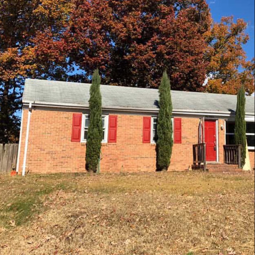 35 Times People Went Out Of Their Way To Make Their Gardens And Yards Unique But Ended Up With These