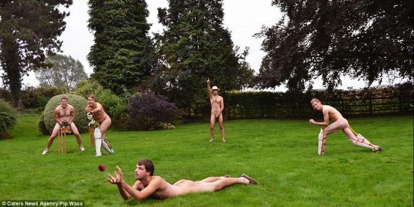 'Heavy Machinery': Granjeros se desnudan para calendario benéfico