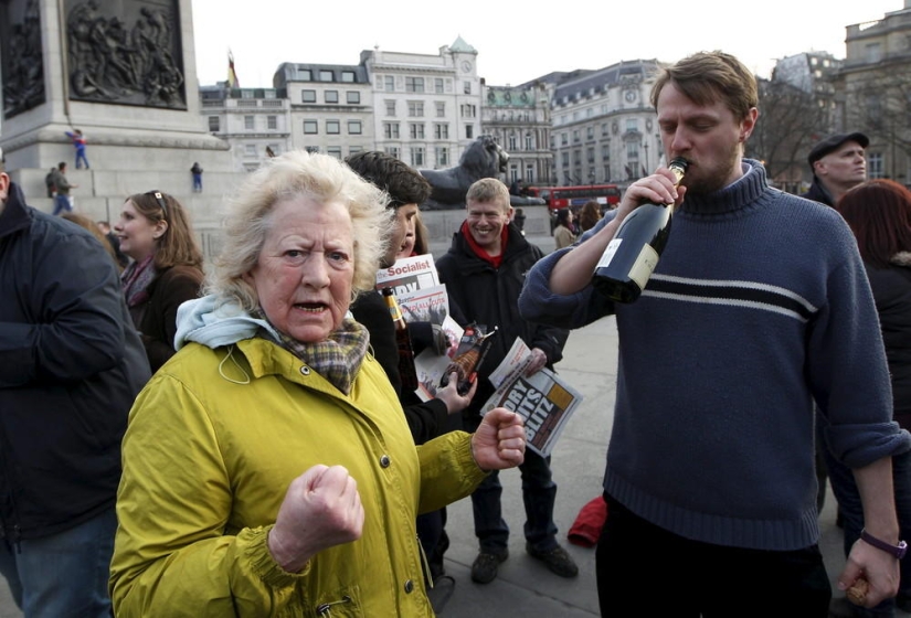 'La vieja bruja está muerta' mientras los manifestantes en Gran Bretaña celebran la muerte de Margaret Thatcher 'La vieja bruja está muerta' mientras los manifestantes en Gran Bretaña celebran la muerte de Margaret Thatcher