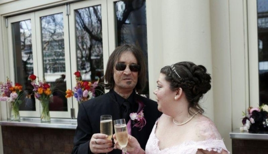 'Man without a face' marries after transplant 'Man without a face' marries after transplant