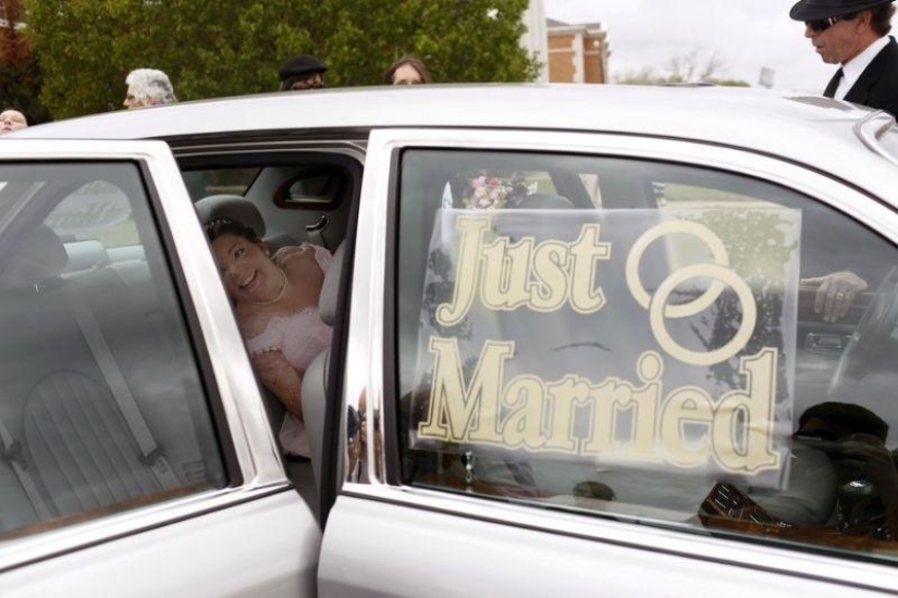 'Man without a face' marries after transplant