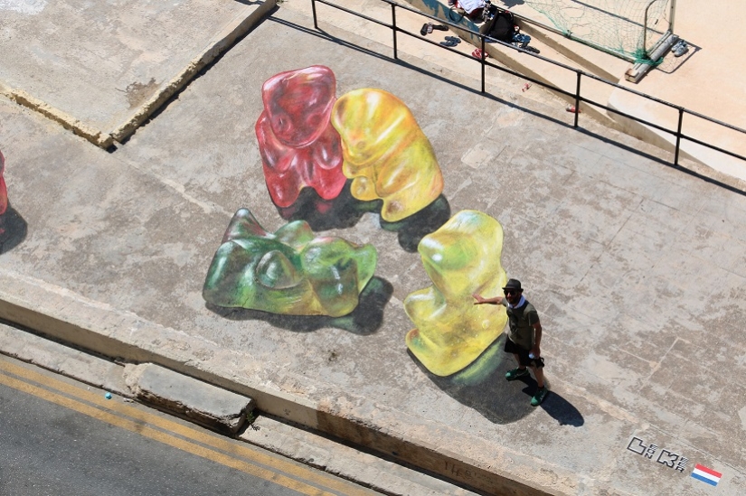 3D bears on the waterfront of Malta - and one of them is dead