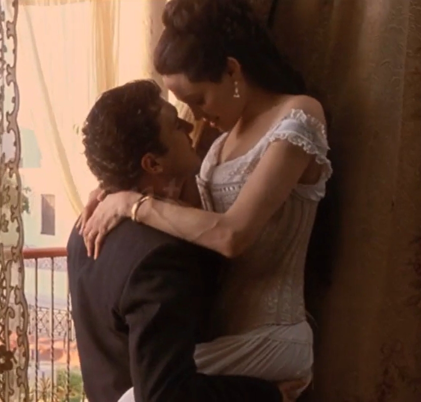 4 Hollywood actresses who starred in explicit scenes