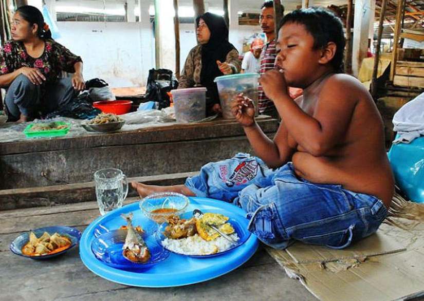 4-year-old Indonesian quit smoking and began to overeat 4-year-old Indonesian quit smoking and began to overeat