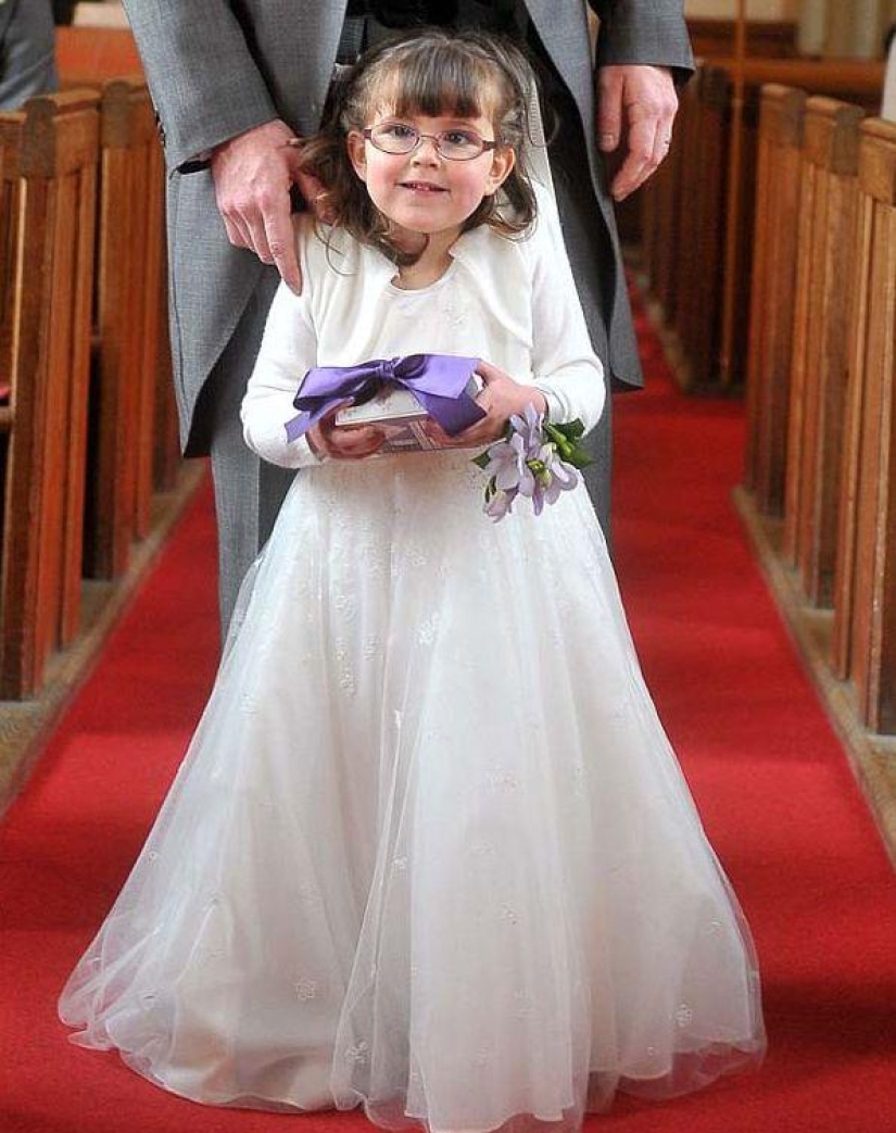 4-year-old paralyzed girl was able to walk the bride to the altar 4-year-old paralyzed girl was able to walk the bride to the altar